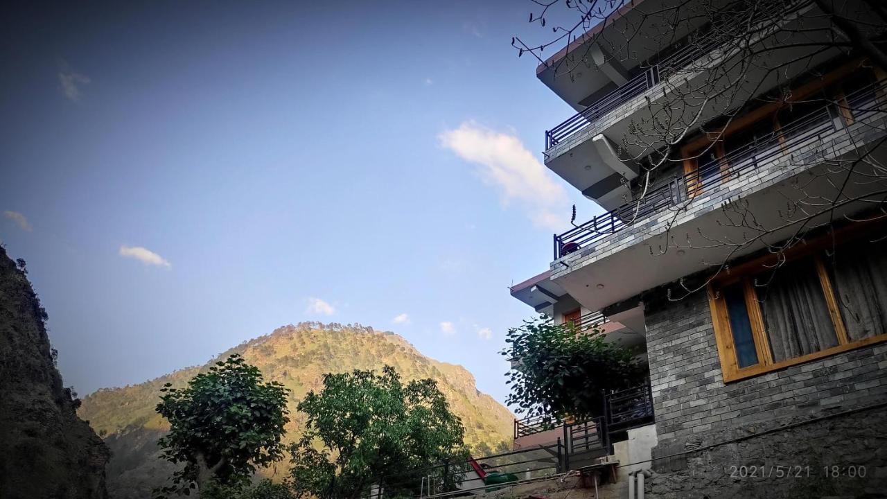 Tirthan Grand Riverside Banjār Exteriér fotografie