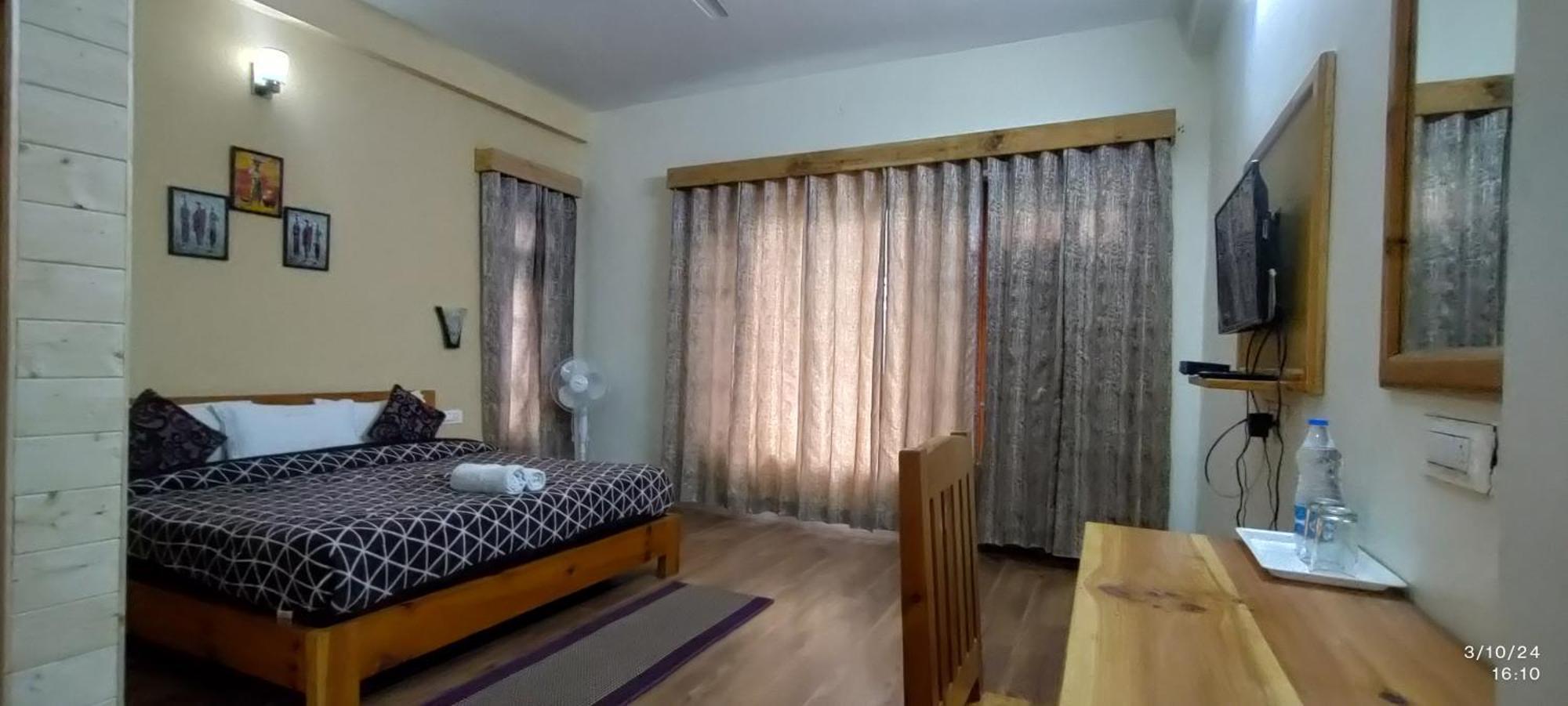 Tirthan Grand Riverside Banjār Exteriér fotografie