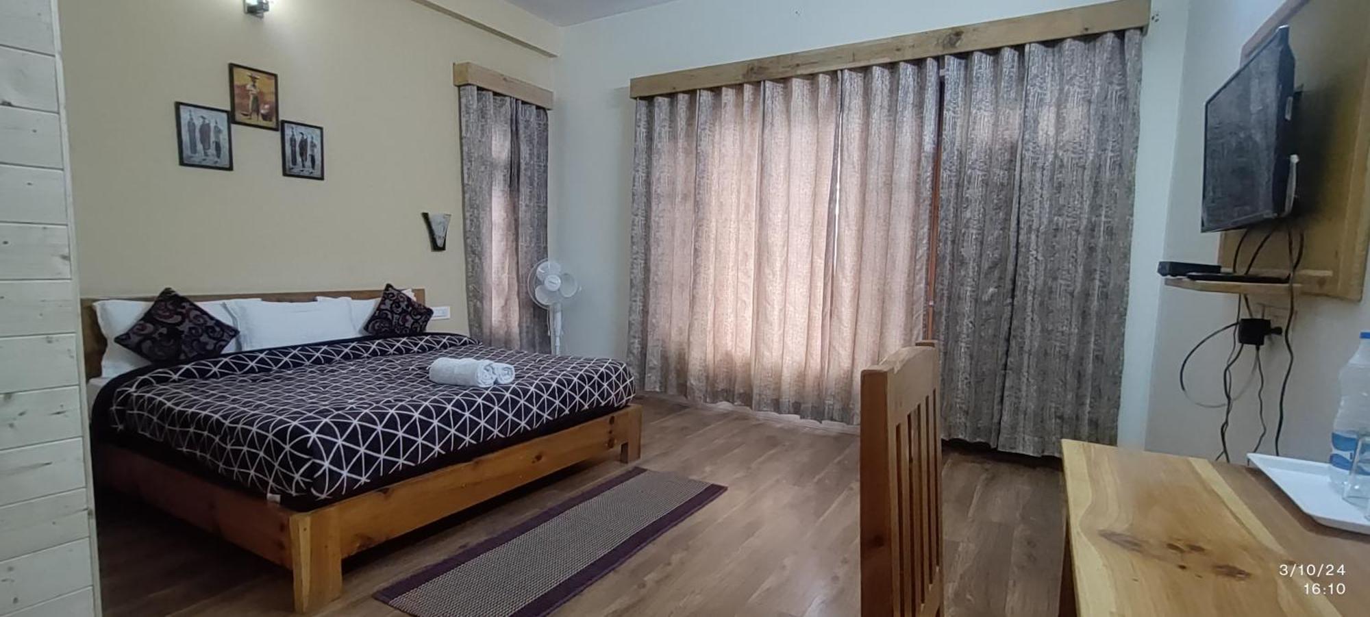 Tirthan Grand Riverside Banjār Exteriér fotografie