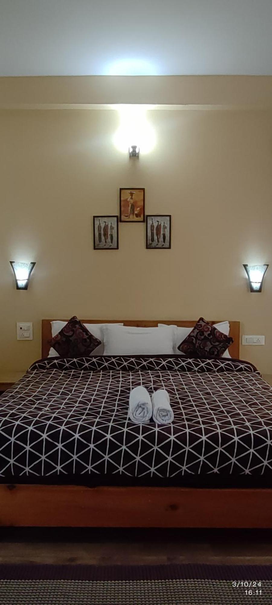 Tirthan Grand Riverside Banjār Exteriér fotografie