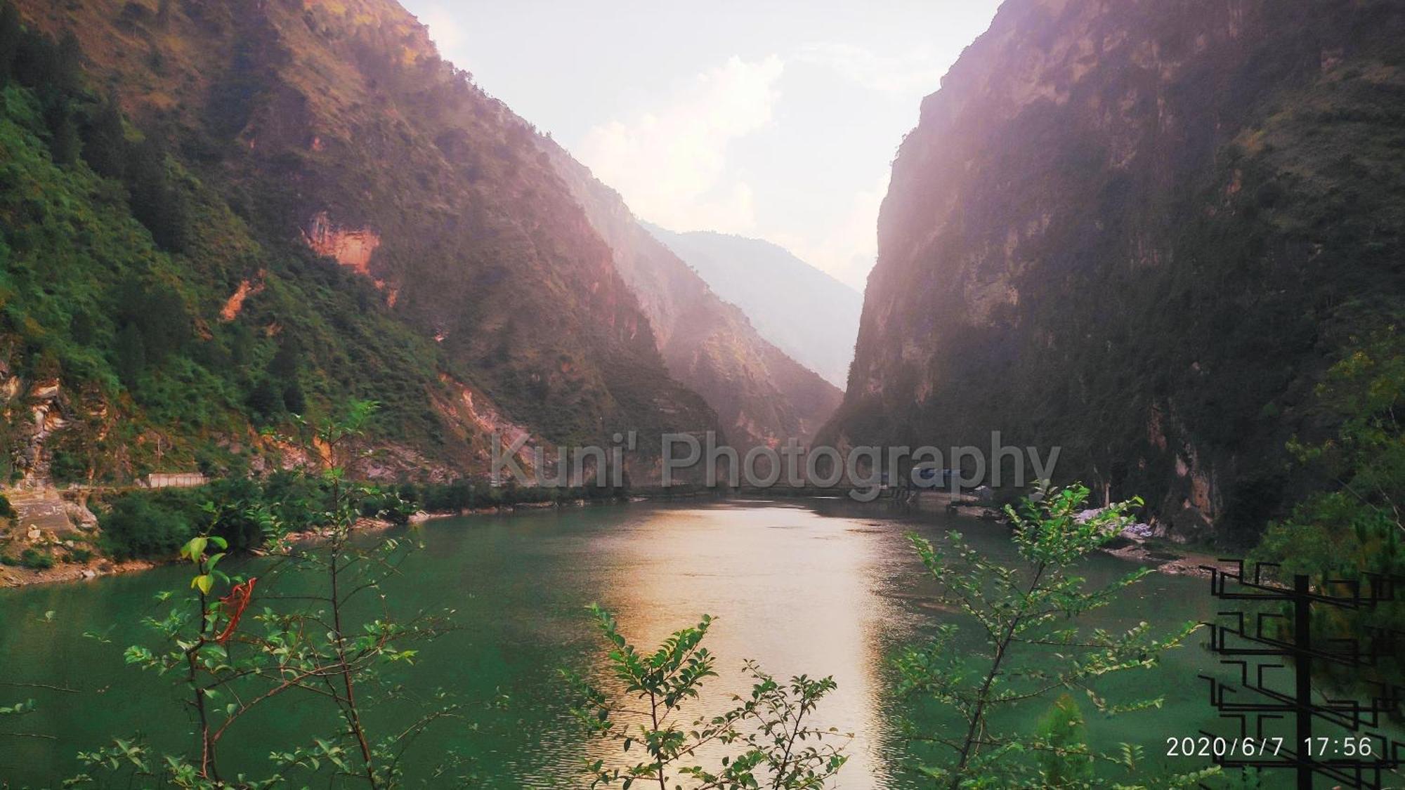 Tirthan Grand Riverside Banjār Exteriér fotografie