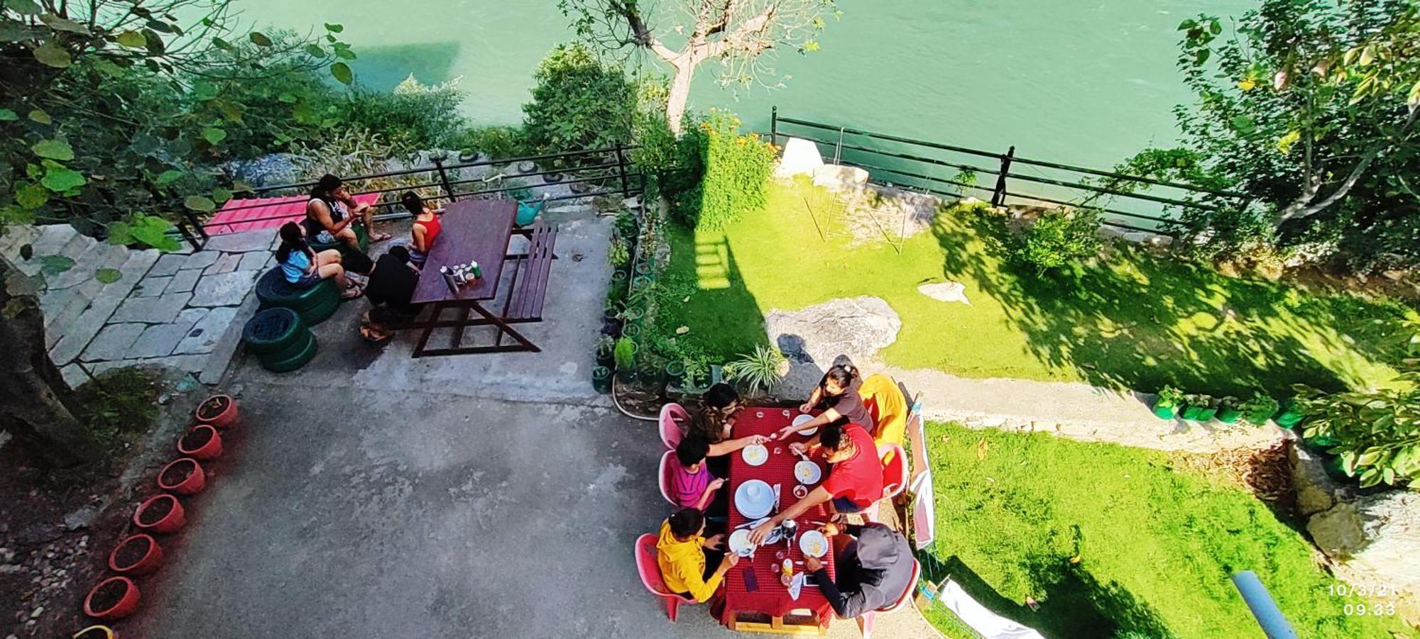 Tirthan Grand Riverside Banjār Exteriér fotografie