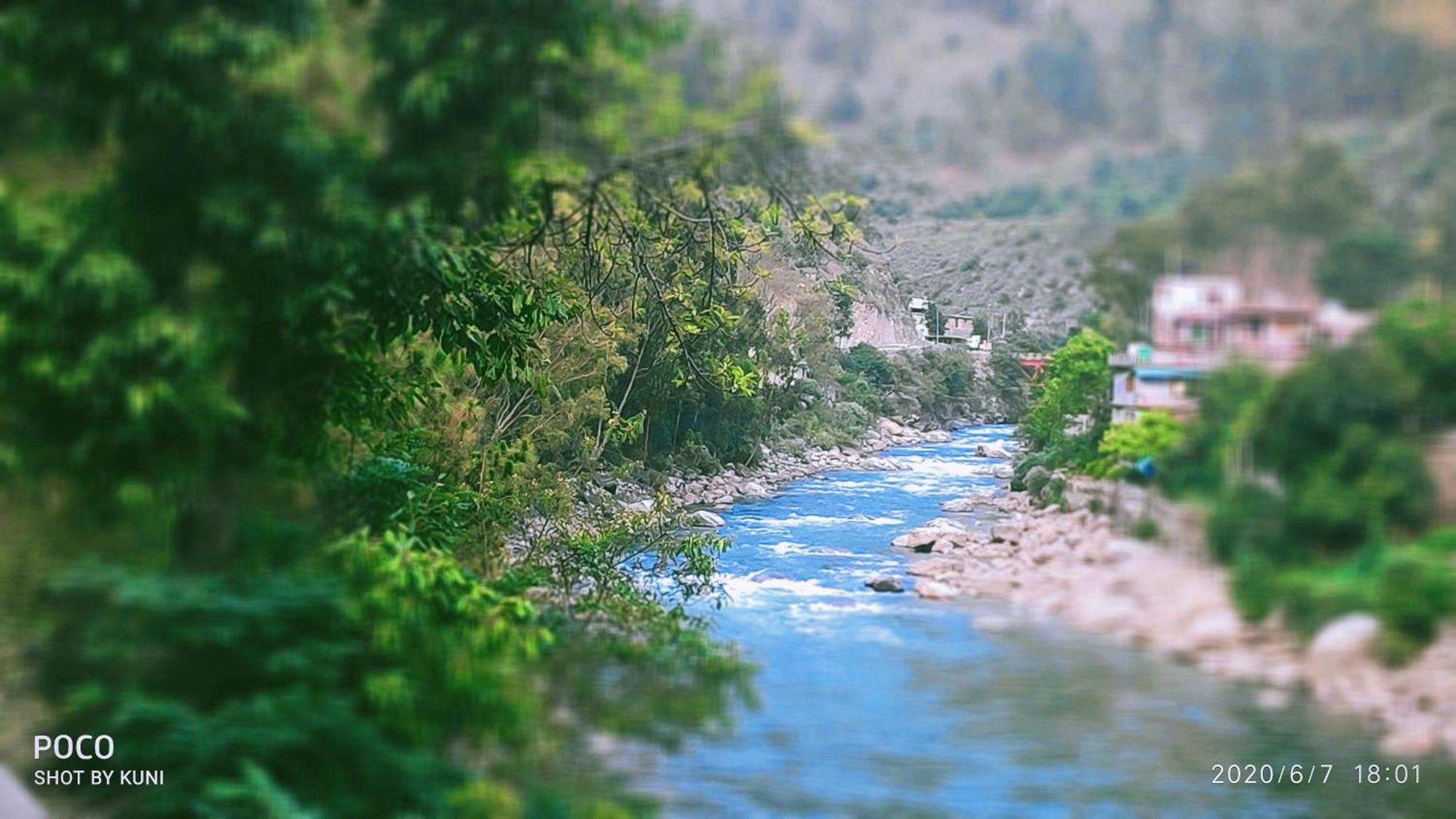 Tirthan Grand Riverside Banjār Exteriér fotografie