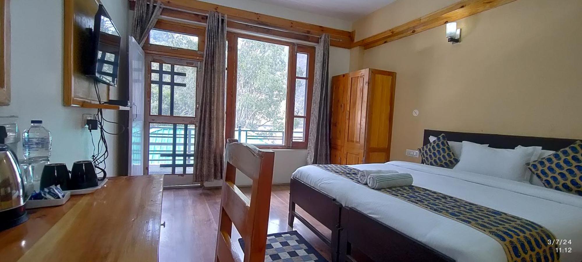 Tirthan Grand Riverside Banjār Exteriér fotografie