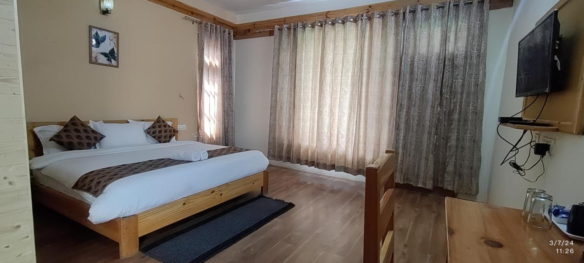 Tirthan Grand Riverside Banjār Exteriér fotografie