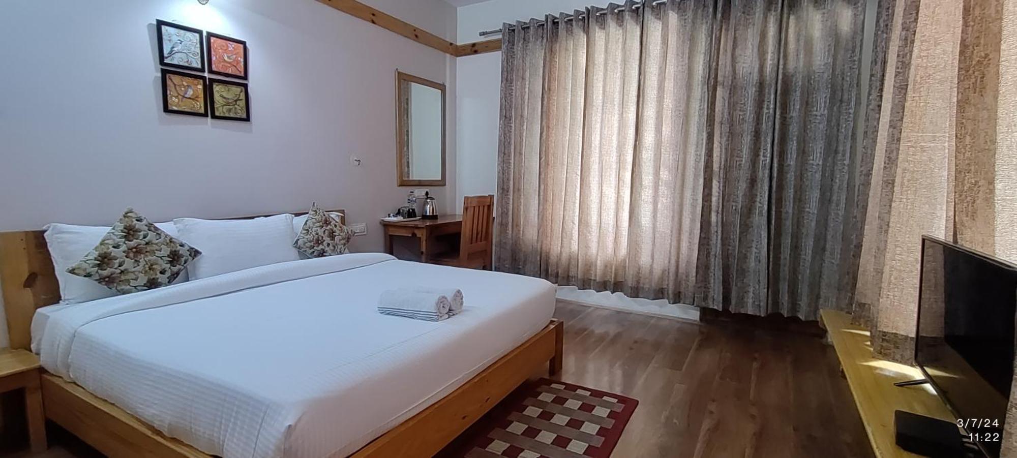 Tirthan Grand Riverside Banjār Exteriér fotografie